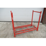 Stapelbokken, demontabele constructie. Gebruikt.